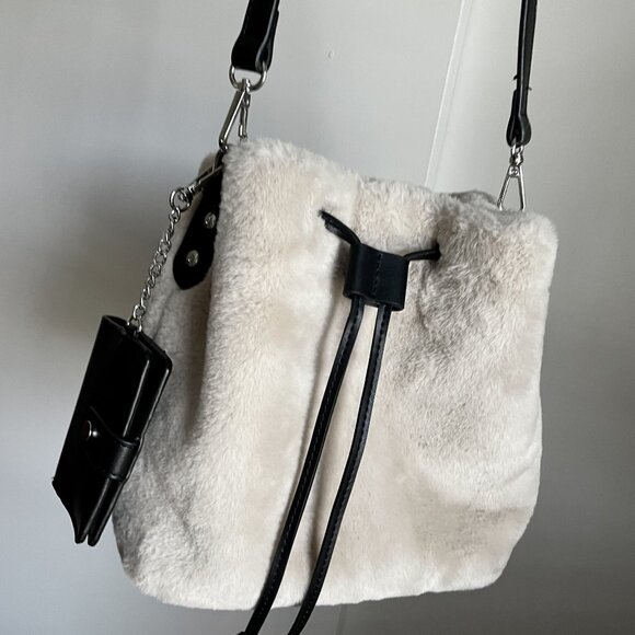 House of Harlow 1960 Cream Faux Fur Bag Crossbody Bucket Shoulder Tote Cardcase - Picture 8 of 15